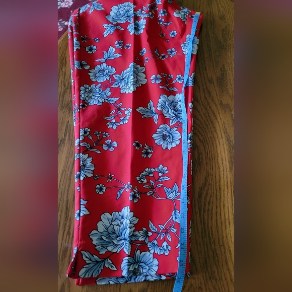Ankle length floral print pants - Picture 2 of 16